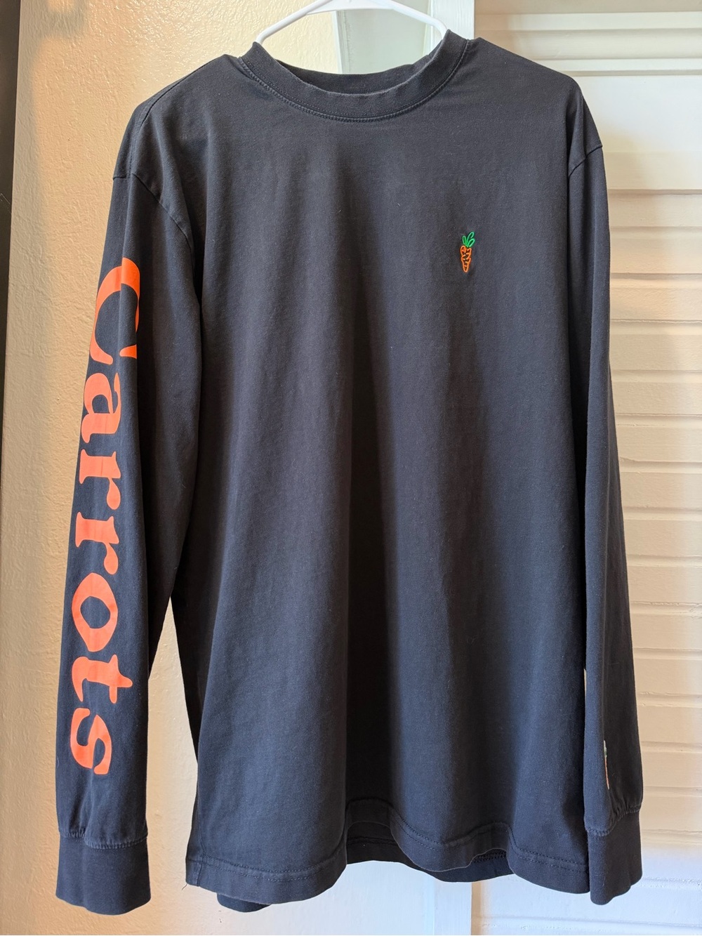 Carrots by Anwar Carrots Black Long Sleeve Graphic Shirt XL